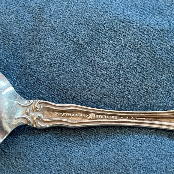 Westmoreland George and Martha sterling silver teaspoons, set of 8. - Picture 3 of 3